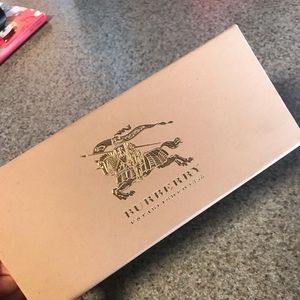 Burberry sunglasses case box 📦
